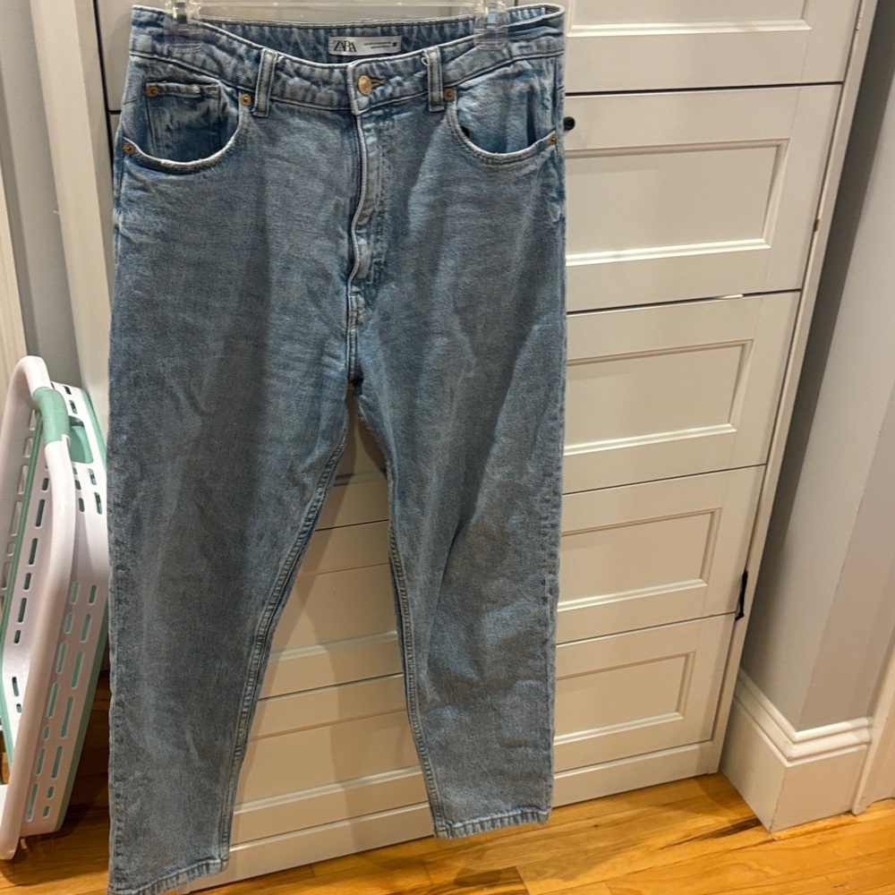 Zara Women’s Straight Leg Jeans